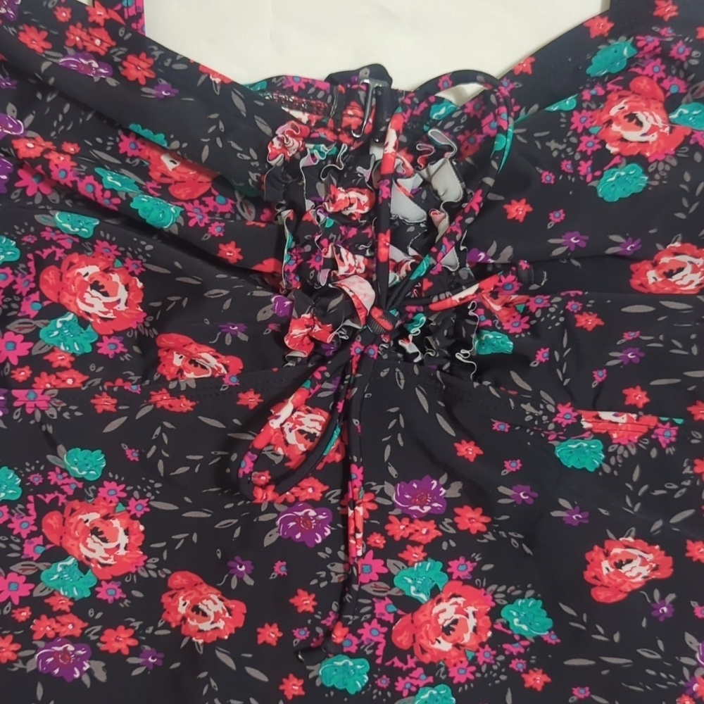 Torrid Floral Padded Tank Top, Color Black Floral Size 3X - Picture 3 of 12